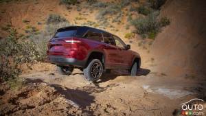 Jeep Recalls 331,000 Grand Cherokee SUVs Over Rear Springs That Could Fall Off